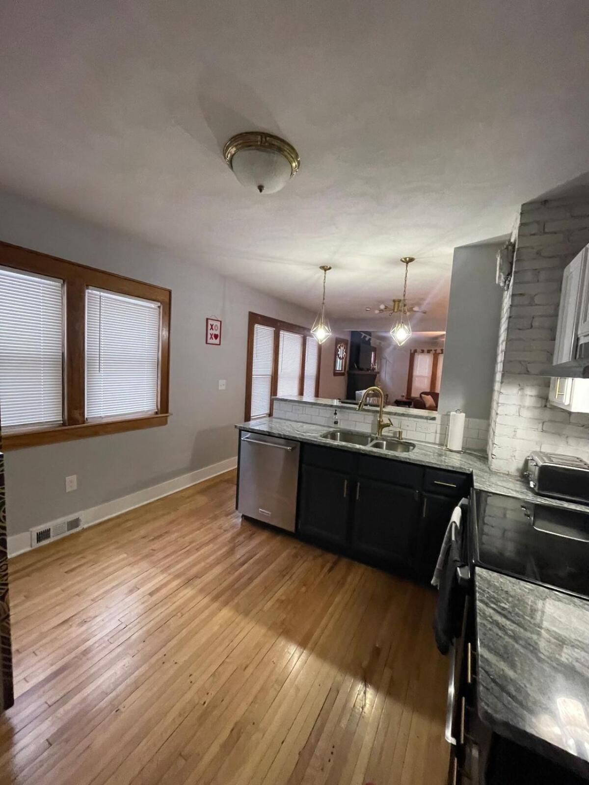 Apartment To Kenwood Conveniently Located Syracuse
