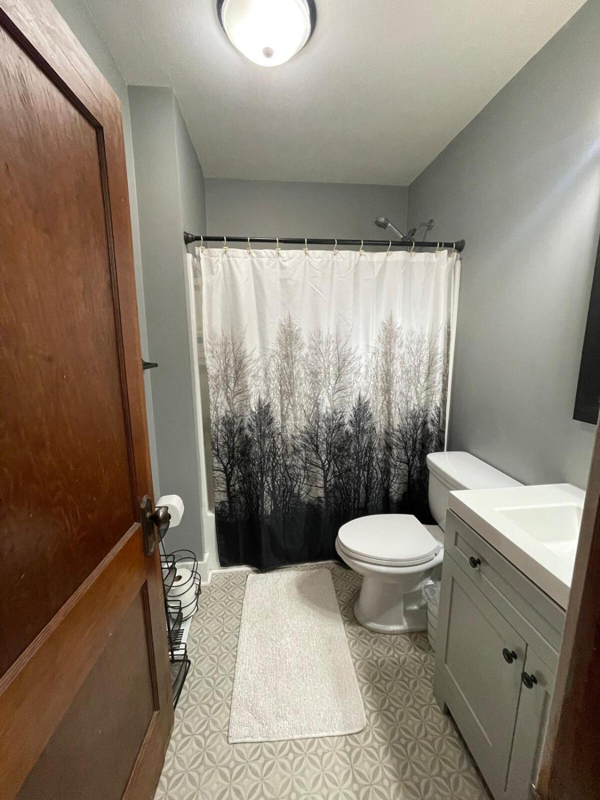 To Kenwood Conveniently Located Apartment Syracuse