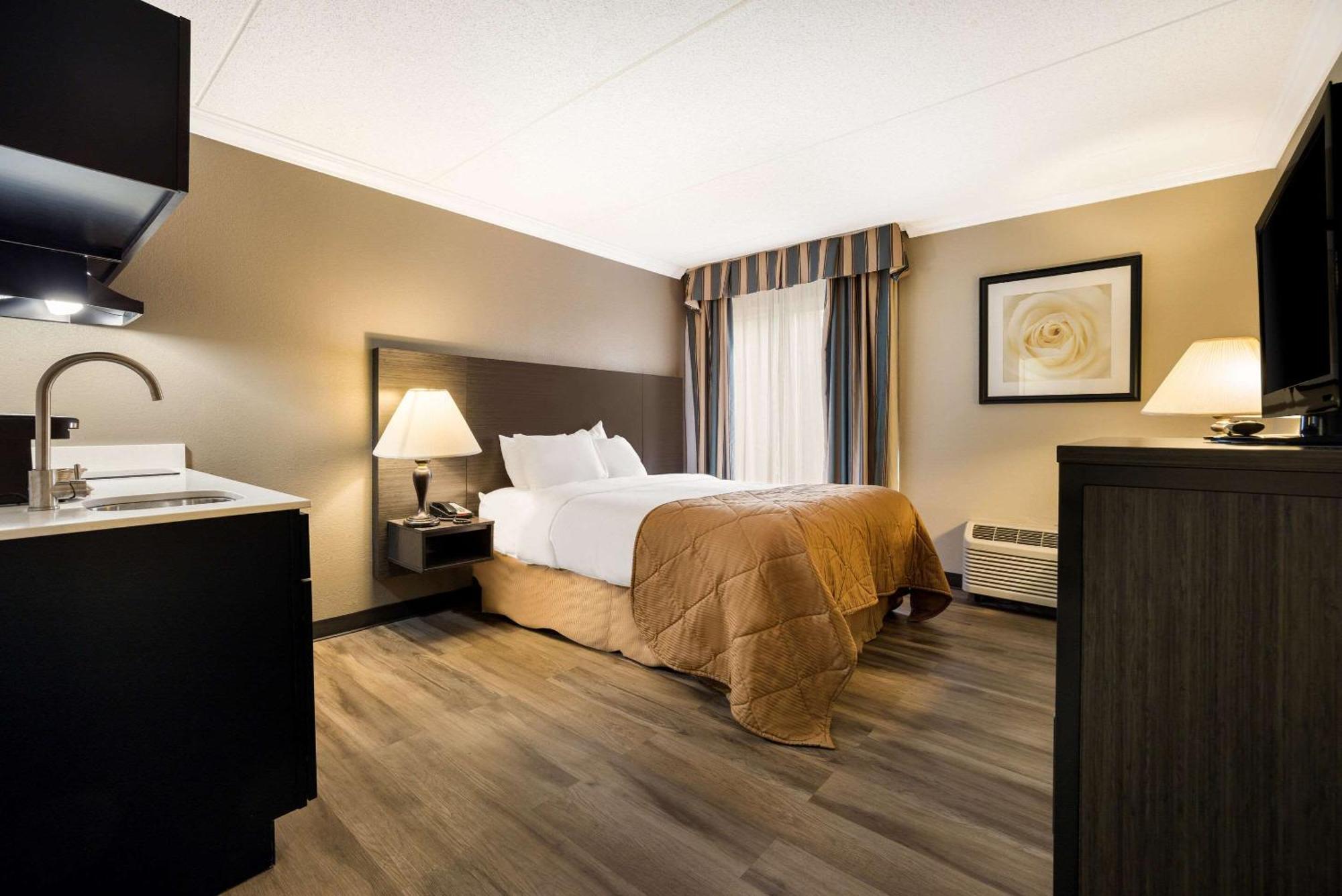 Suburban Fairgrounds Hotel