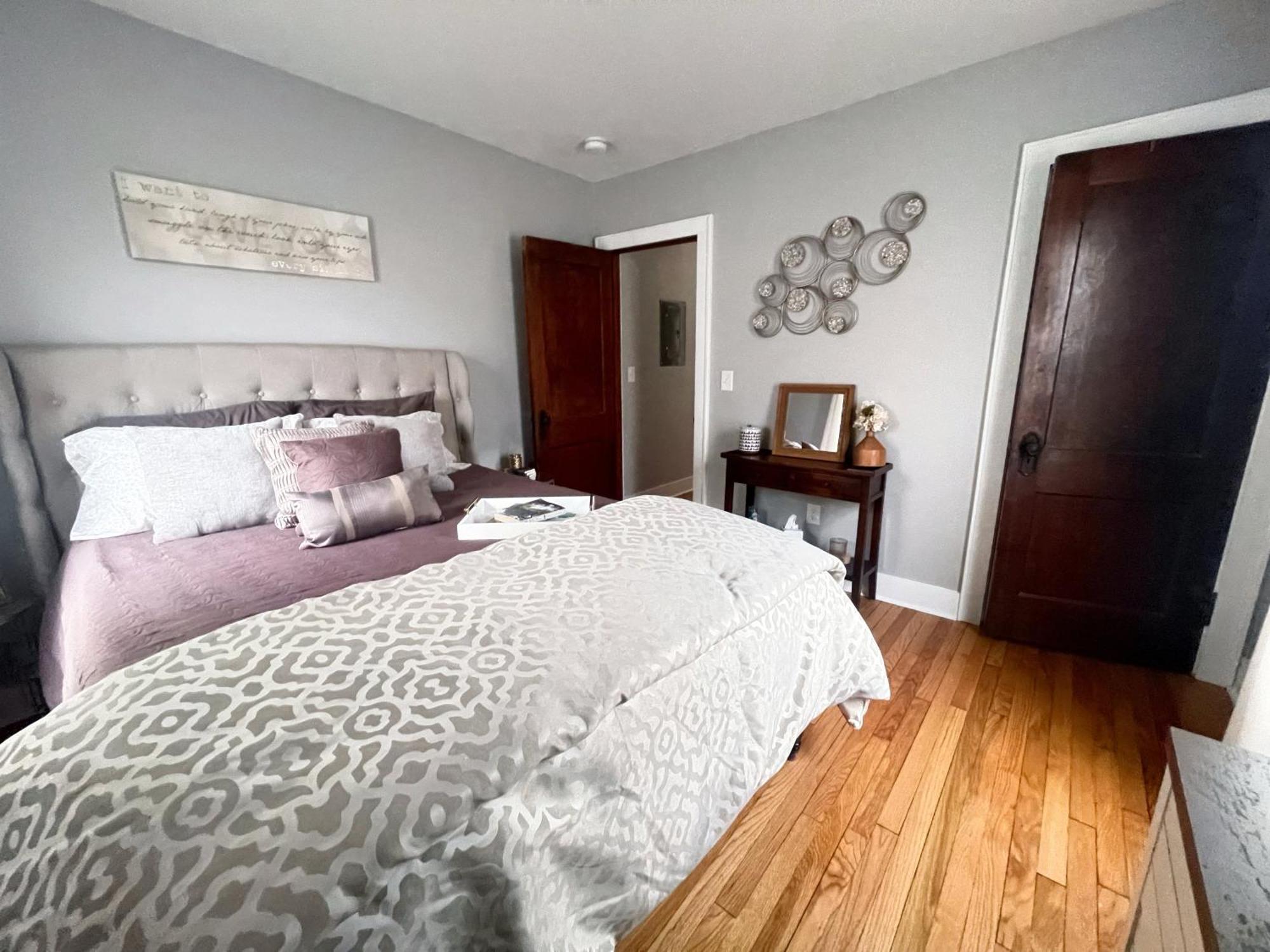 Apartment To Kenwood Conveniently Located *