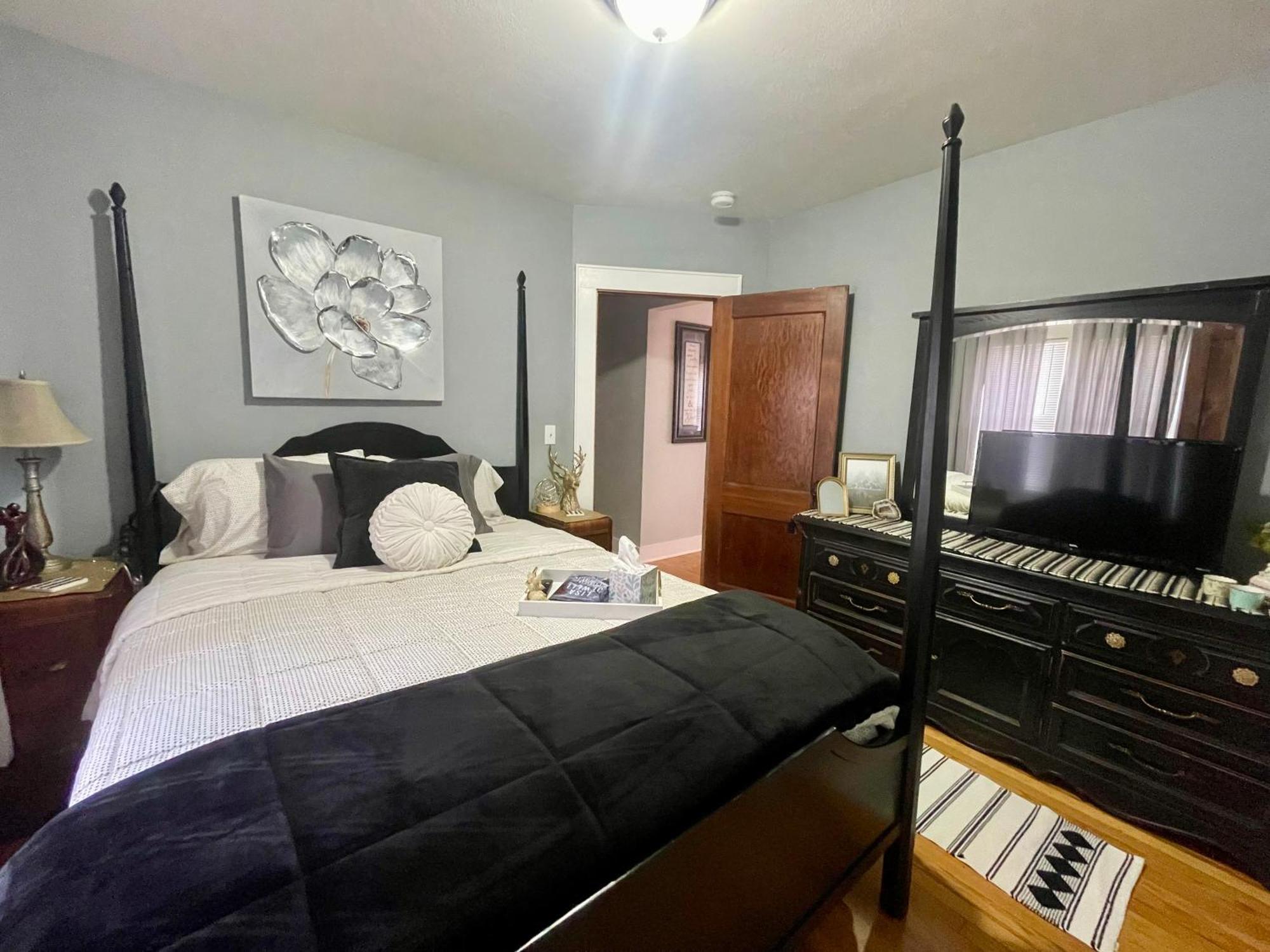 Apartment To Kenwood Conveniently Located