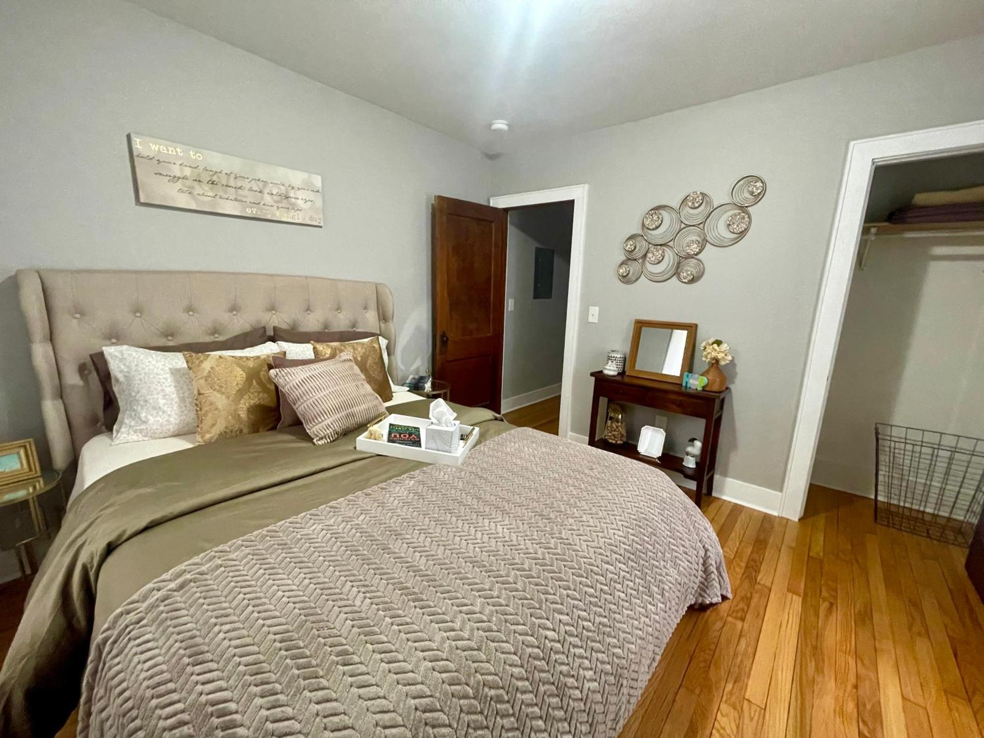 To Kenwood Conveniently Located Apartment Syracuse