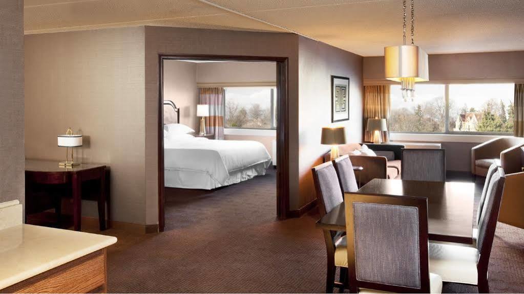 Hotel Sheraton And Conference Center